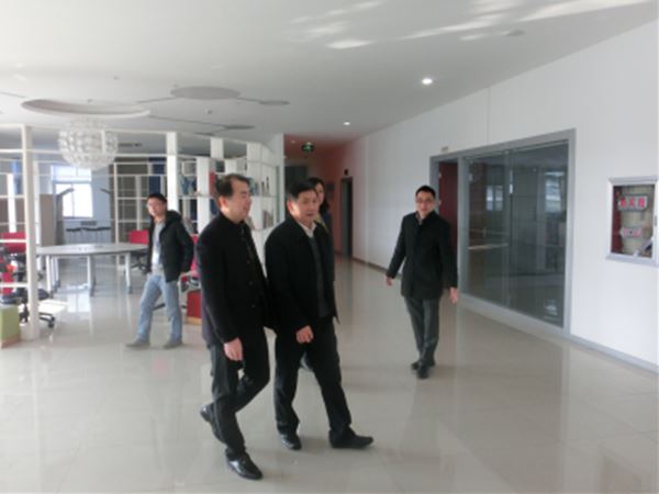 江苏省科协领导来yabocom（中国）官方网站药业开展专题调研