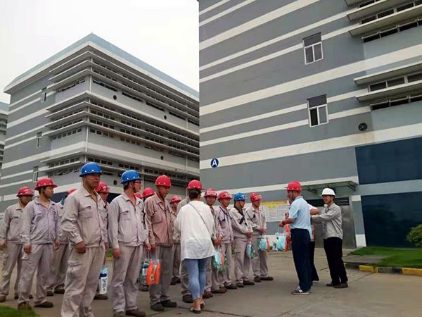 园区总工会送清凉，yabocom（中国）官方网站接棒暖人心