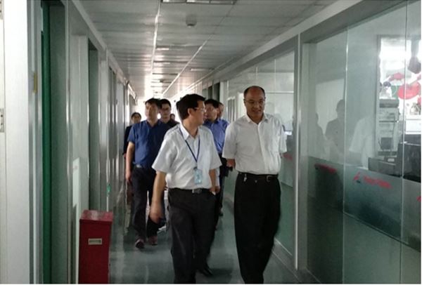 热烈欢迎省台办副主任王鲁宁莅临yabocom（中国）官方网站药业参观指导